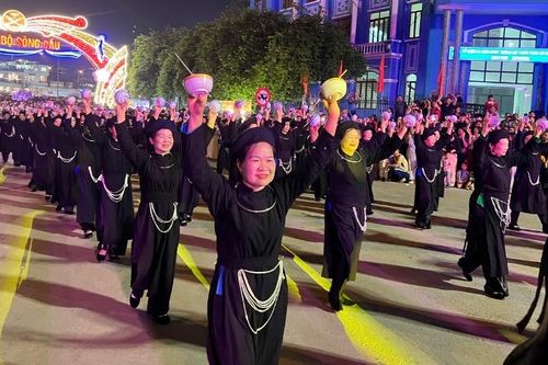 Sôi động Carnaval đường phố Bắc Kạn