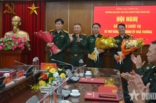 Bàn giao chức vụ Chính ủy Trường Đại học Văn hóa nghệ thuật Quân đội