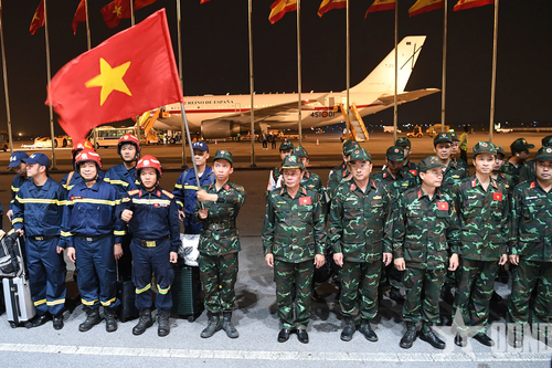 Đón lực lượng cứu hộ, cứu nạn Quân đội nhân dân Việt Nam hoàn thành nhiệm vụ trở về