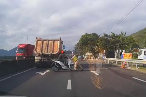 Khởi tố đối tượng điều khiển xe SH thông chốt tông Cảnh sát giao thông