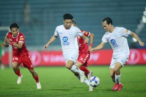 Điểm nhấn bóng đá Việt Nam ngày 6-4: Huy động tối đa công suất