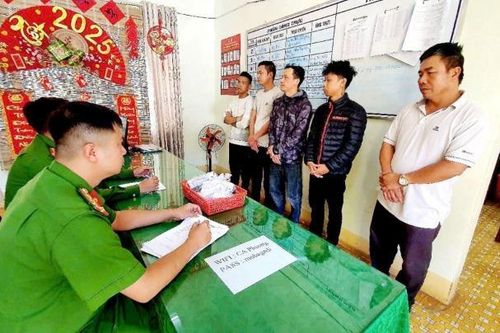 Ra hoa viên… cào liêng