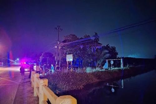 Công an xã kịp thời cứu người nửa đêm rơi xuống kênh