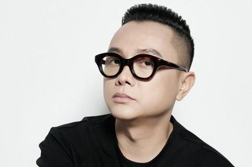 'Nhà thiết kế của các ngôi sao' Nguyễn Công Trí mang lụa Lãnh Mỹ A lên tạp chí lừng danh Vogue