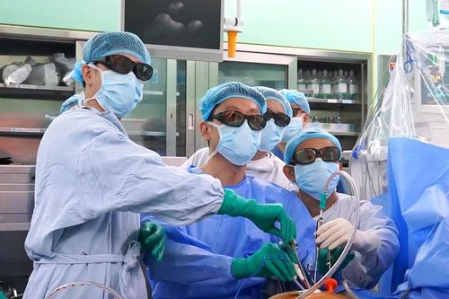 Bệnh viện Đại học Y Dược TPHCM đột phá với ca phẫu thuật nội soi toàn bộ thay động mạch chủ ngực