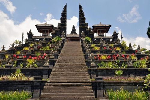 Bali cấm du khách 'trong thời kỳ kinh nguyệt' vào đền thờ