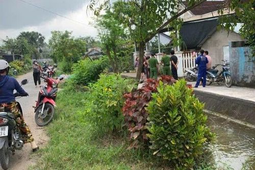 Phát hiện bé gái 2 tuổi tử vong dưới mương nước