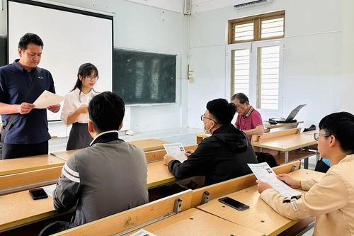 Khởi động mùa… tuyển dụng