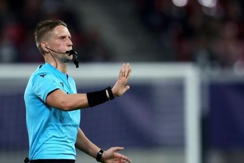 Tứ kết Champions League: Trọng tài bằng tuổi tiền đạo Lewandowski bắt trận Barcelona và Dortmund