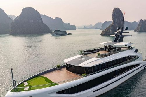 Du khách 'tố' bị lừa khi ăn tối trên du thuyền ở Hạ Long, đơn vị tổ chức phải hoàn tiền