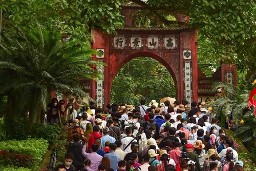 Hơn 5,5 triệu du khách về Phú Thọ dịp Giỗ Tổ Hùng Vương