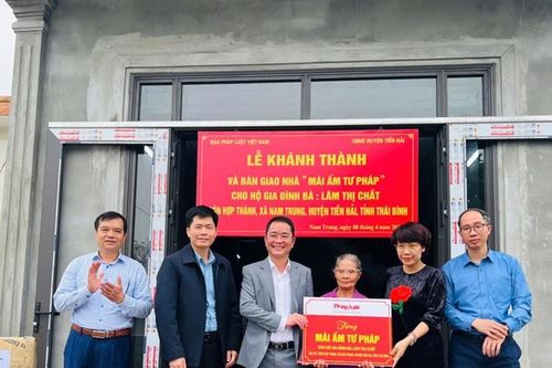 Báo Pháp luật Việt Nam trao 'Mái ấm Tư pháp' cho gia đình có hoàn cảnh khó khăn tại tỉnh Thái Bình