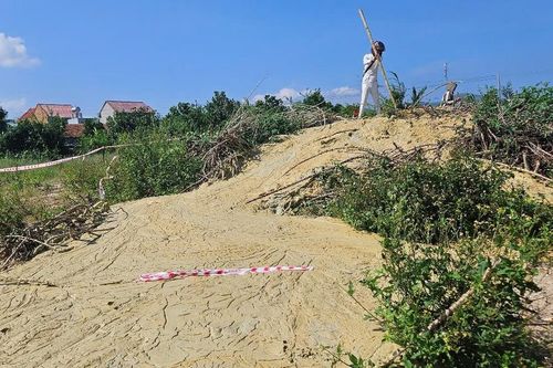 Phú Yên: Xuất hiện nhiều vết nứt, bùn nước trào ra từ lòng đất