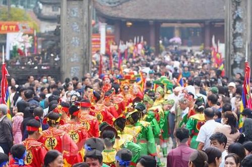 Hàng nghìn người đổ về Yên Sở trẩy hội Giá