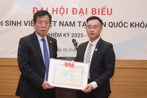 Anh Nguyễn Trần Hưng làm Chủ tịch Hội Sinh viên Việt Nam tại Hàn Quốc