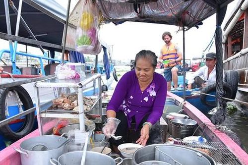 Chìm dần… chợ nổi miền Tây - Bài 2: Những cử nhân lớn lên từ chợ nổi