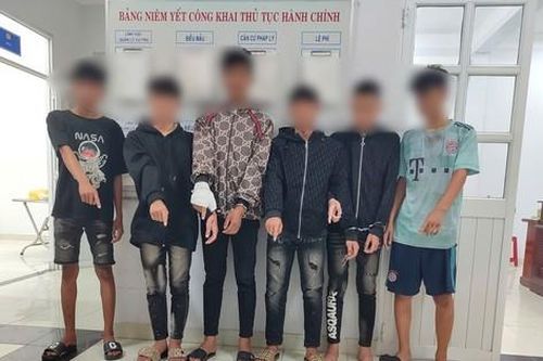 Vô cớ vác dao đuổi đánh, chiếm đoạt xe máy của người đi đường