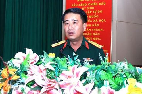 Bàn giao chức vụ Chỉ huy trưởng và Chính ủy Bộ CHQS tỉnh Long An