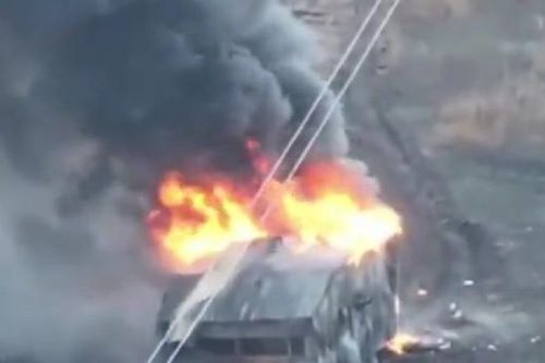 Video UAV Ukraine bắn cháy xe tăng 'mai rùa' của Nga