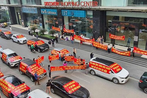 Cư dân chung cư Discovery Complex ở Hà Nội bức xúc vì chờ 'sổ hồng' suốt 7 năm