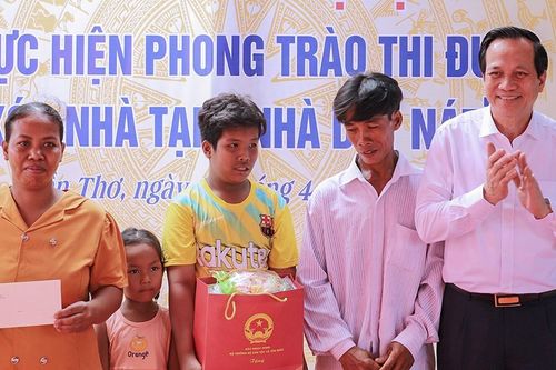 Bộ trưởng Đào Ngọc Dung: Để thoát nghèo bền vững phải có nơi ăn chốn ở tốt lành