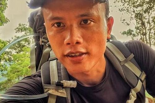 Chàng trai 10X đi bộ 3.000 km xuyên Việt để học cách sống chậm