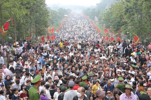 Hơn 5 triệu lượt khách đến Phú Thọ dịp Giỗ Tổ Hùng Vương