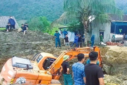 Vụ 3 người tử vong do sập giếng ở Nghệ An: Thăm hỏi gia đình nạn nhân