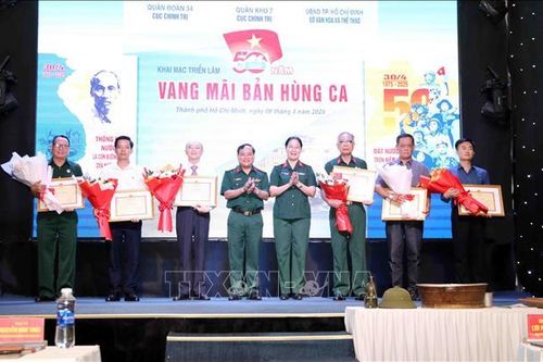 Khai mạc Triển lãm chuyên đề '50 năm vang mãi bản hùng ca'