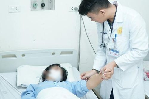 Cảnh báo biến chứng hẹp tắc tĩnh mạch ở người chạy thận nhân tạo lâu năm
