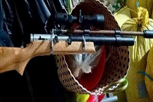 Long An: Bắt đối tượng rao bán súng trên mạng xã hội