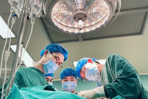 Suýt mất bàn chân vì chủ quan với nốt ruồi đen nhỏ