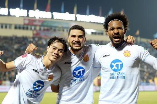 Bạn thân Xuân Son khiến V.League 'dậy sóng' với mức lương gây sốc, loạt ông lớn trải thảm đỏ săn đón?