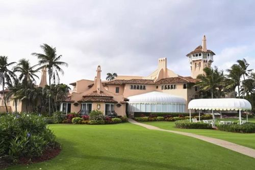 F-16 chặn máy bay bằng động tác 'húc đầu' gần dinh thự Mar-a-Lago của ông Trump