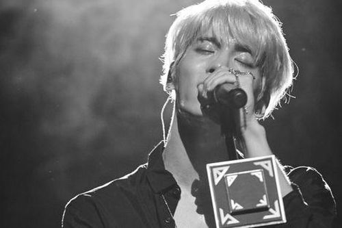 SHINee 'mừng sinh nhật' Jonghyun
