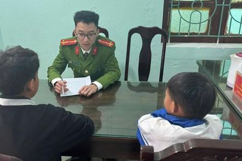 2 thiếu niên bắn vỡ kính 2 xe khách đang chạy trên cao tốc