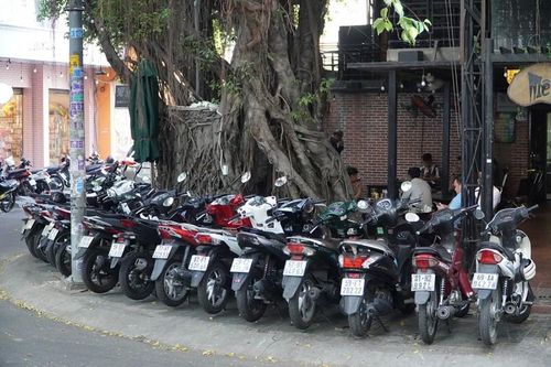 Hội đồng nhân dân được quyền thu thêm phí: Mừng hay lo?