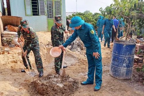 Lực lượng vũ trang TP. Pleiku tích cực tham gia xóa nhà tạm, nhà dột nát