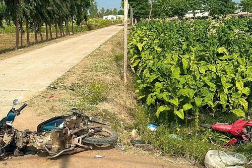2 xe máy va chạm khiến 1 người tử vong