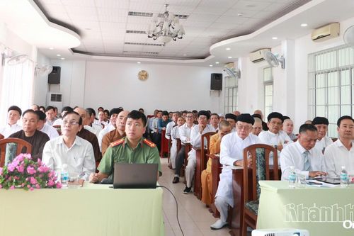 UBMTTQ Việt Nam tỉnh Khánh Hòa phổ biến các quy định pháp luật mới cho chức sắc, chức việc các tôn giáo