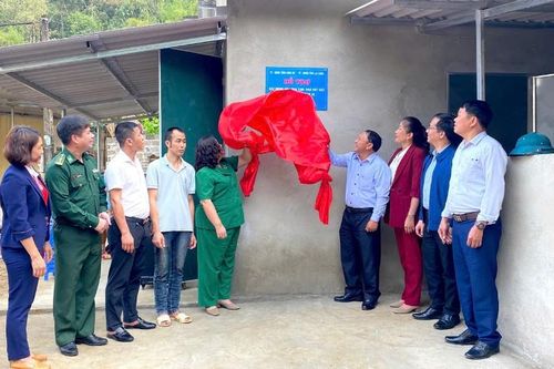 Khánh thành và bàn giao nhà thuộc chương trình xóa nhà tạm, nhà dột nát trên địa bàn huyện Phong Thổ
