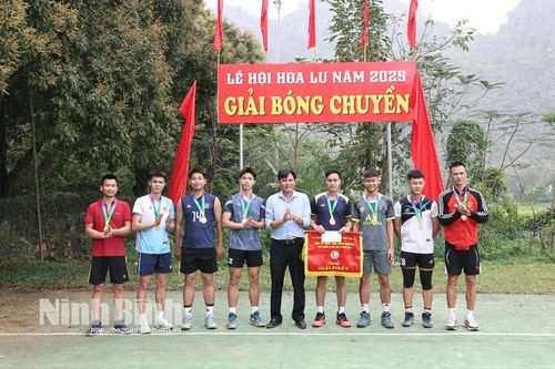 Trao thưởng Giải bóng chuyền thành phố Hoa Lư năm 2025