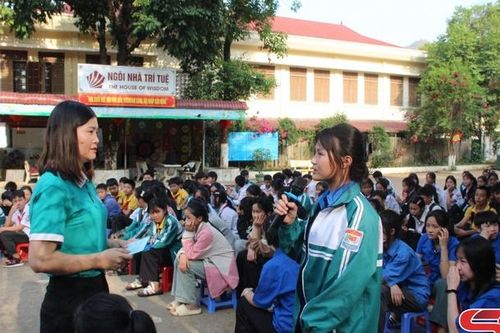Trên 300 giáo viên học sinh hưởng ứng Ngày sách và văn hóa đọc Việt Nam