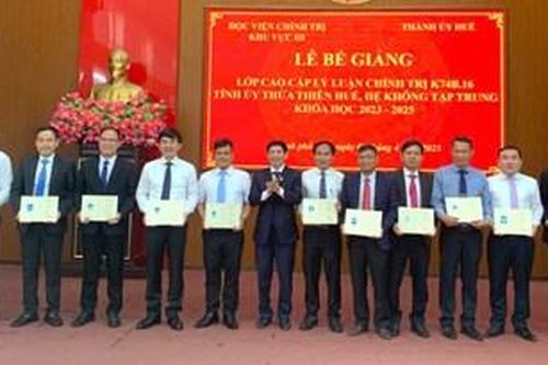 56 học viên tốt nghiệp Cao cấp Lý luận chính trị