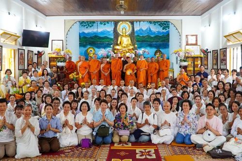 Đà Nẵng: Khóa lễ cầu bình an cho người dân bị ảnh hưởng động đất ở Myanmar, Thái Lan tại chùa Tam Bảo