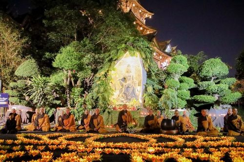 Tu viện Khánh An thắp nến cầu nguyện nạn nhân bị ảnh hưởng do động đất tại Myanmar