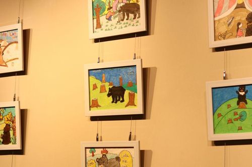 'We Care Bears': Đến triển lãm không chỉ để ngắm nhìn
