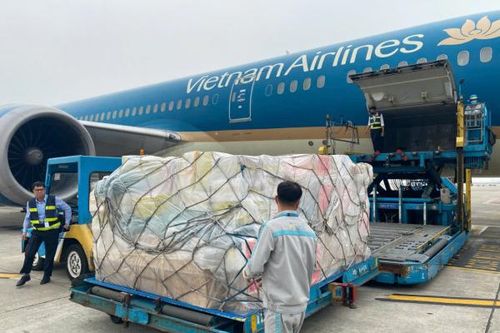 Bộ Công an và Bộ Quốc phòng gửi gần 30 tấn hàng cứu trợ đến Myanmar