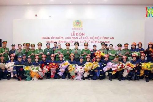 Đoàn cứu nạn Bộ Công an đã về tới sân bay Nội Bài