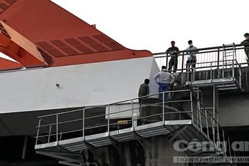 Chạy xuống bờ sông cứu thanh niên nhảy cầu, phát hiện người chết treo cổ